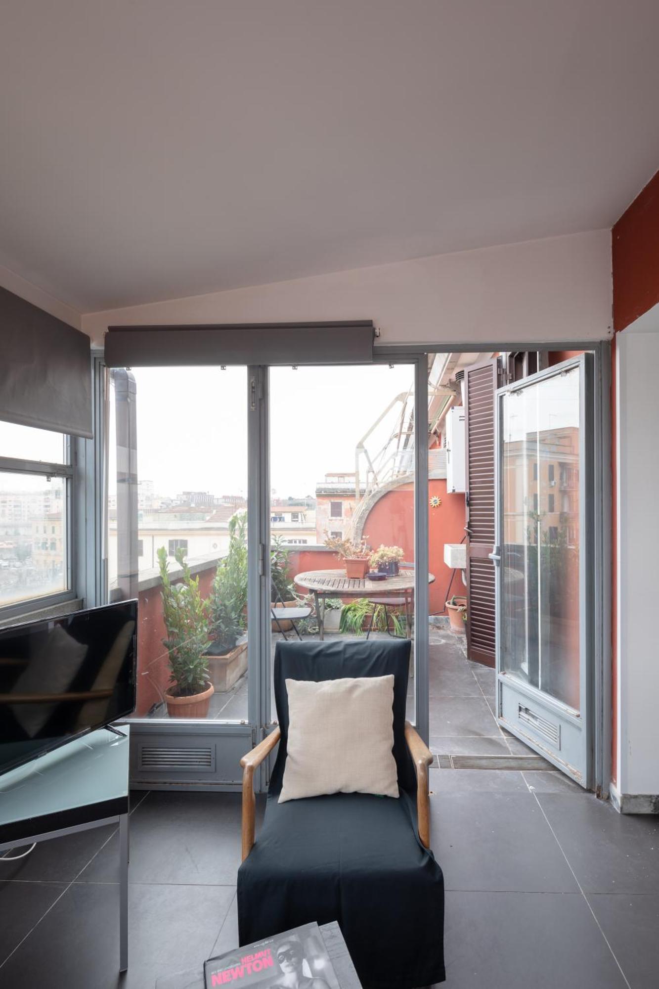 Attic With Terrace In San Lorenzo * Roma